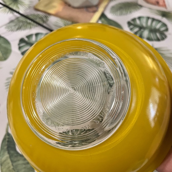 Set of 2 Vintage Pyrex Clear Bottom Nesting Bowls - Picture 8 of 9